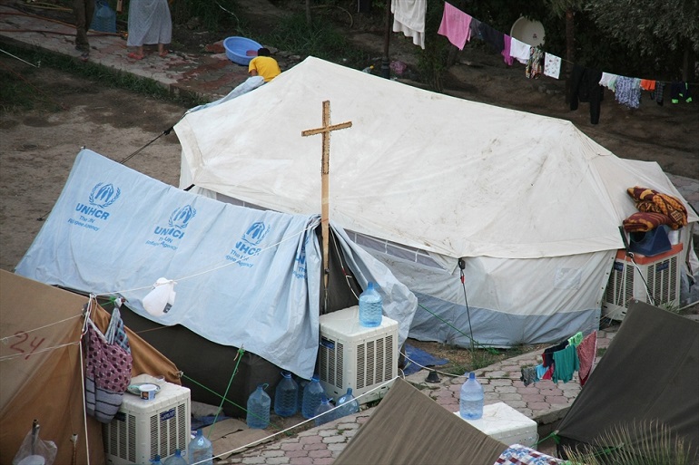 Iraq-refugee-camp-with-cross